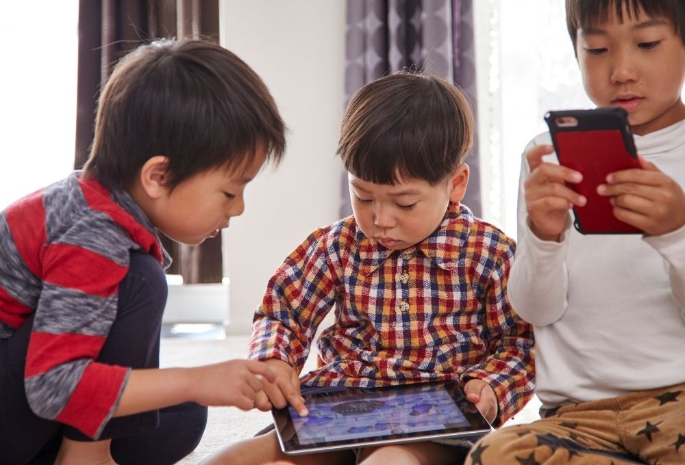 楽しく遊んでいる子どもたち