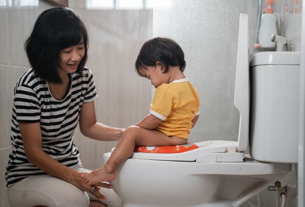 トイトレーニングをしている親子