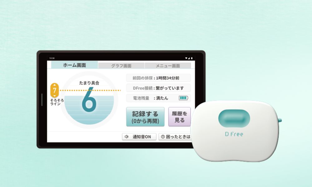 排尿予測デバイスDFreeの本体とアプリ画面を並べて撮影した画像。
