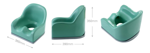 トレーニングポット。緑色の一体型トイレチェアを3方向から撮影した画像で、サイズ寸法が記載されている。